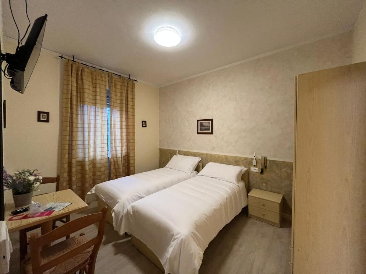 לאזיסה Albergo Aquila מראה חיצוני תמונה